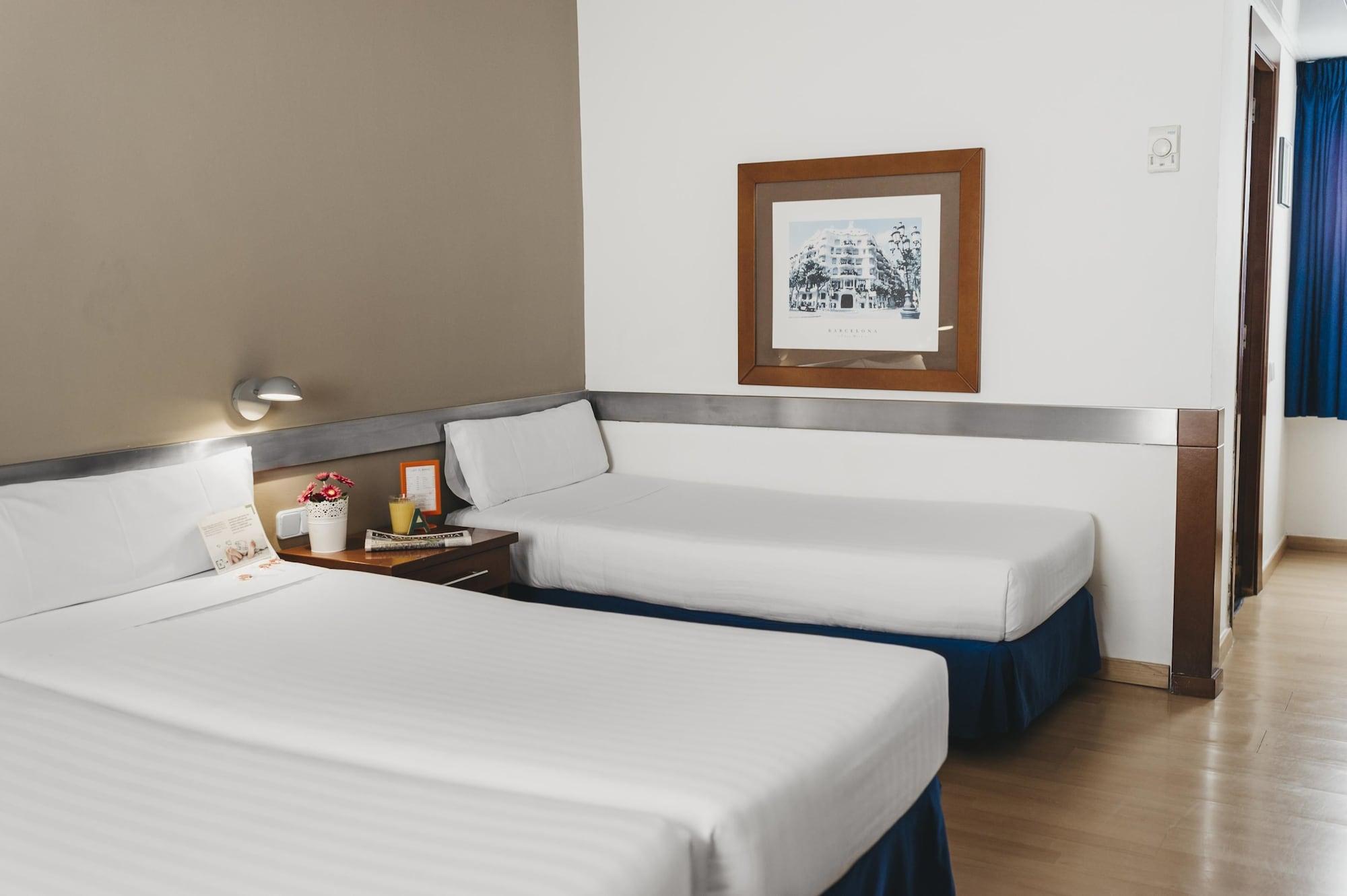 Tres Torres Atiram Hotel Barcelona Bagian luar foto