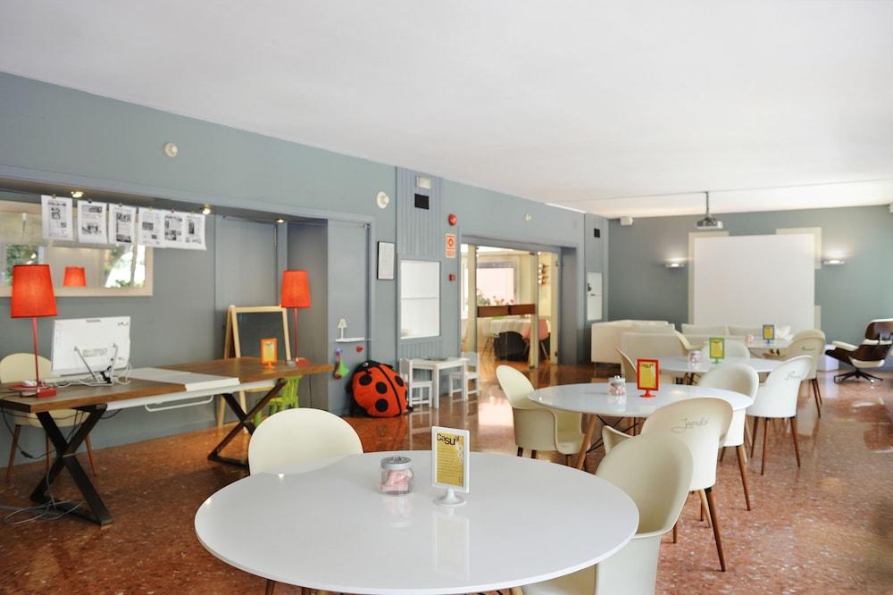 Tres Torres Atiram Hotel Barcelona Bagian luar foto