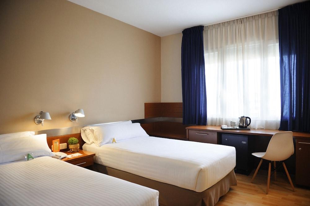 Tres Torres Atiram Hotel Barcelona Bagian luar foto