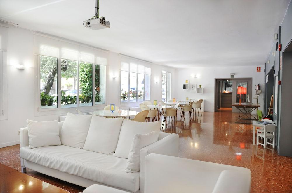 Tres Torres Atiram Hotel Barcelona Bagian luar foto
