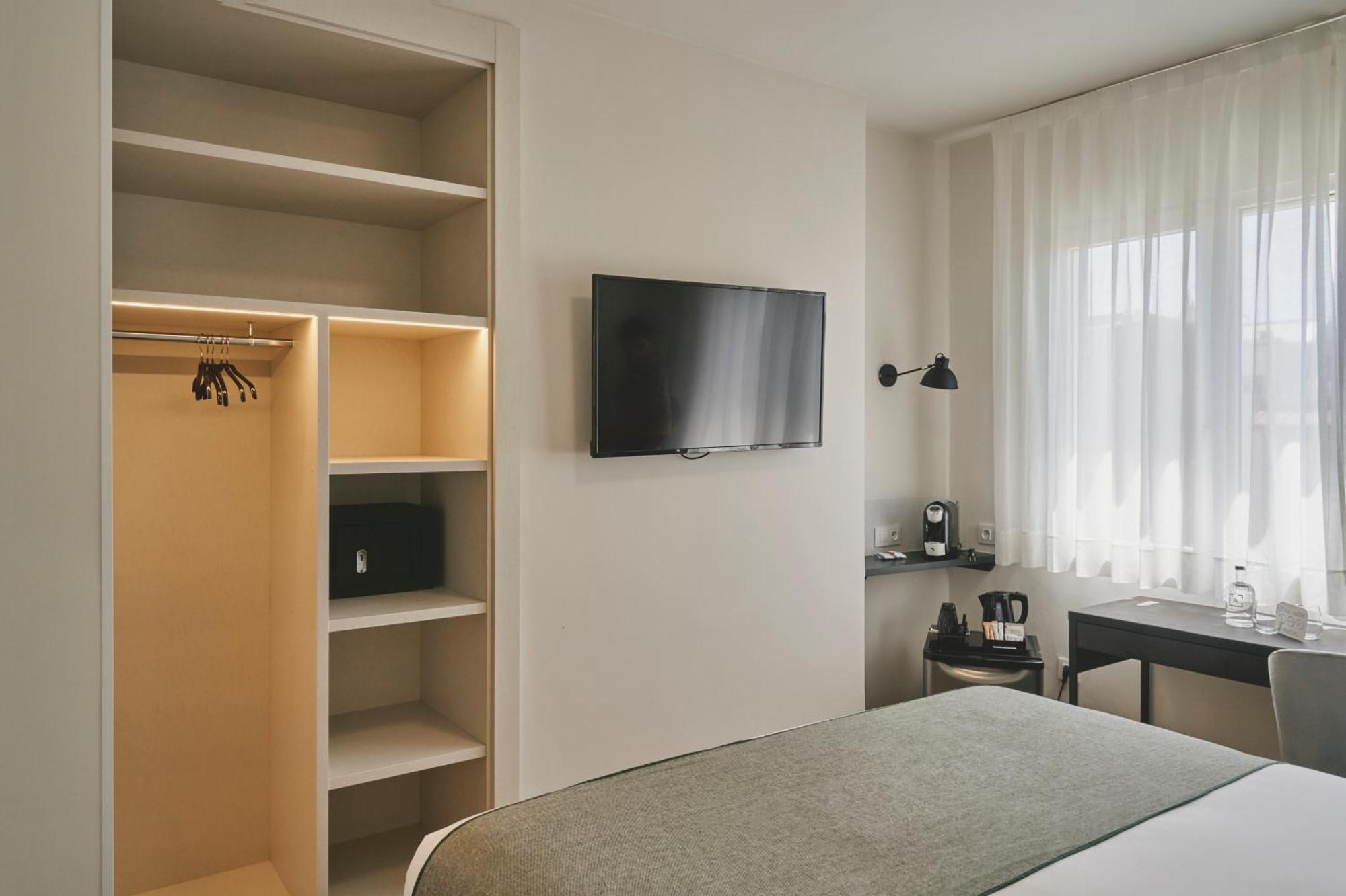 Tres Torres Atiram Hotel Barcelona Bagian luar foto