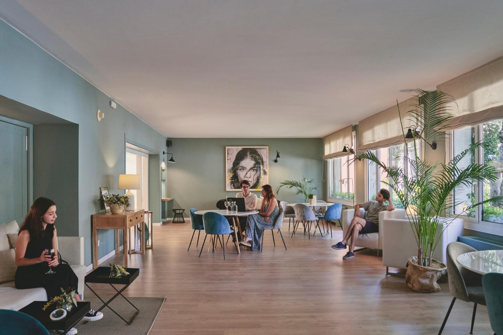 Tres Torres Atiram Hotel Barcelona Bagian luar foto