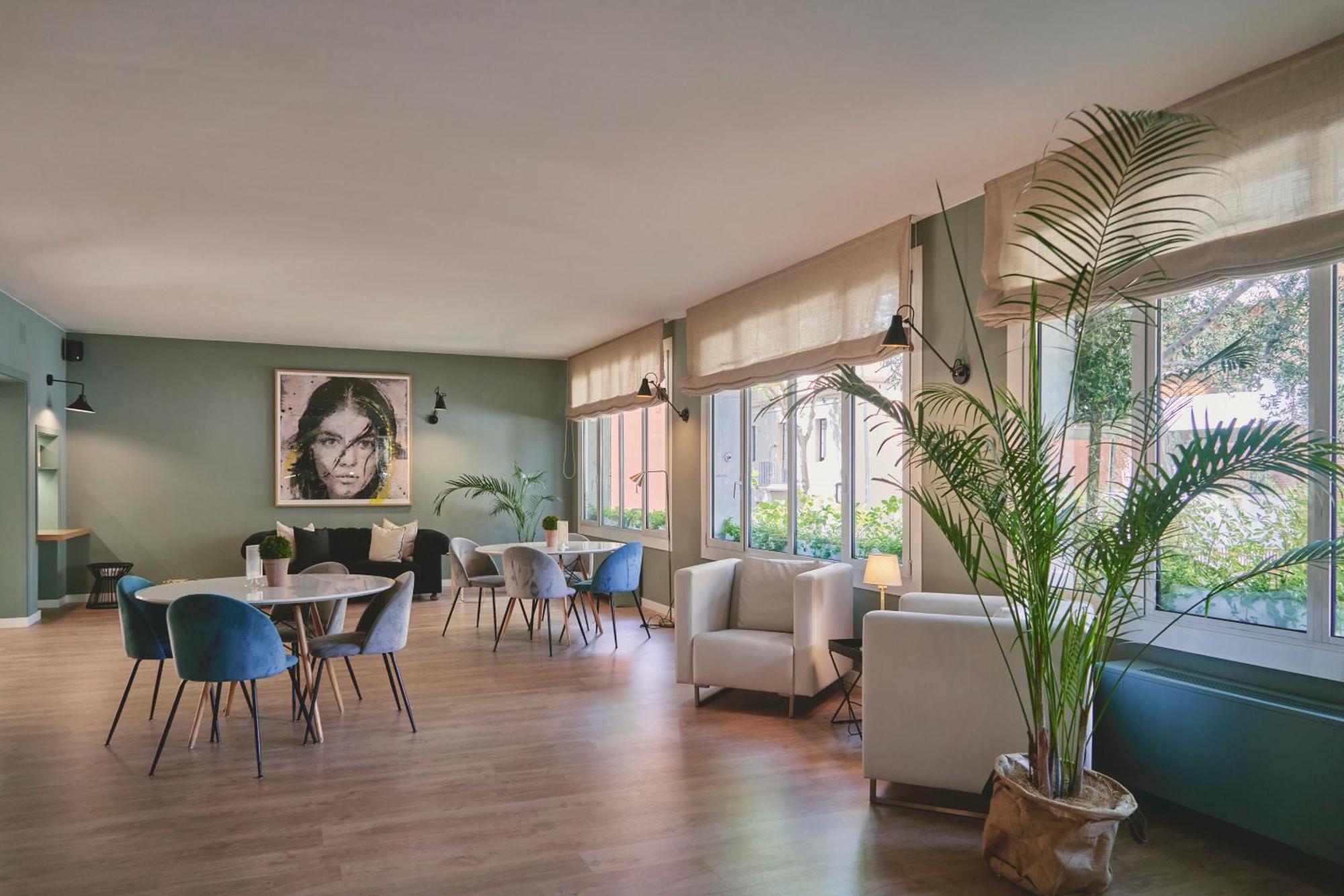 Tres Torres Atiram Hotel Barcelona Bagian luar foto