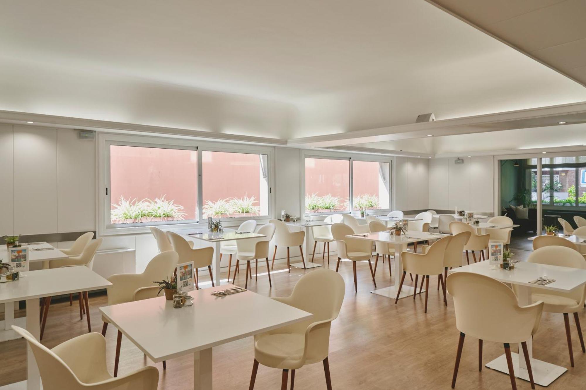 Tres Torres Atiram Hotel Barcelona Bagian luar foto